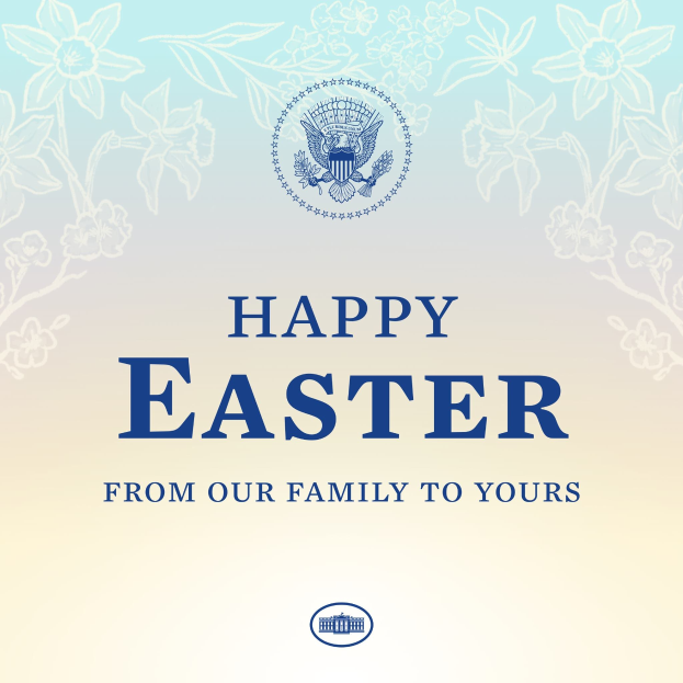 Plakat mit "Frohe Ostern von unserer Familie für die Ihre" in festlicher Schrift, Logo des US-Ministeriums für Innere Sicherheit und farbenfrohe Osterdekorationen einschließlich Eiern und Hasen.