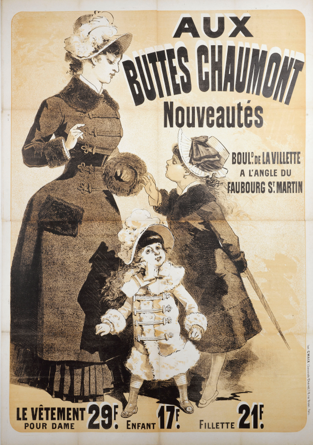 Plakat für eine Modenschau mit einer Frau in einem langen, eleganten Kleid mit hohem Kragen und langen Ärmeln und einem Kind in einem passenden Kleid und Hut, beide mit ihren Armen umeinander gelegt und in die Ferne schauend.