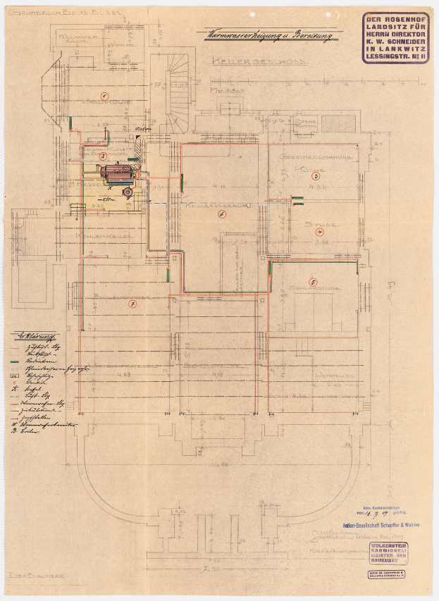 Ein detaillierter architektonischer Grundriss des Rosenhof-Krankenhauses in Hamburg, Deutschland, mit einem Gebäude mit zahlreichen Drähten und Text, der das Layout einschließlich Räumen, Fluren und anderen Merkmalen beschreibt.