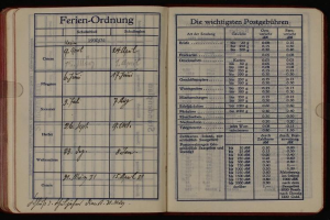 Offenes Buch mit schwarzem Hintergrund, das Text und Zahlen anzeigt, identifiziert als deutscher Postaufkleber von 1930.