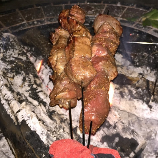 Ein Teller mit einem Lebensmittel.