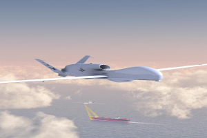 RQ-1 Predator-UAV fliegt über den Ozean mit einem Boot darunter, bewölkter Himmel und ein Wasserzeichen auf dem Bild.