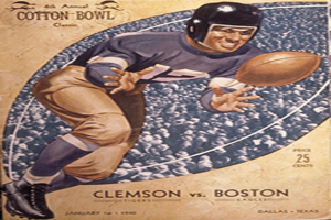 Ein Plakat eines Football-Spielers in einem Helm, der einen Football hält, mit "Cotton Bowl Cleveland vs Boston" oben drauf und einem entschlossenen Gesichtsausdruck.