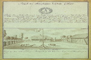 Schwarz-weißer Abzug der ersten Entwurfsfassung der deutschen Verfassung, mit einer Straßenszene, einem Fahnenmast, Gebäuden, Bäumen und Himmel.