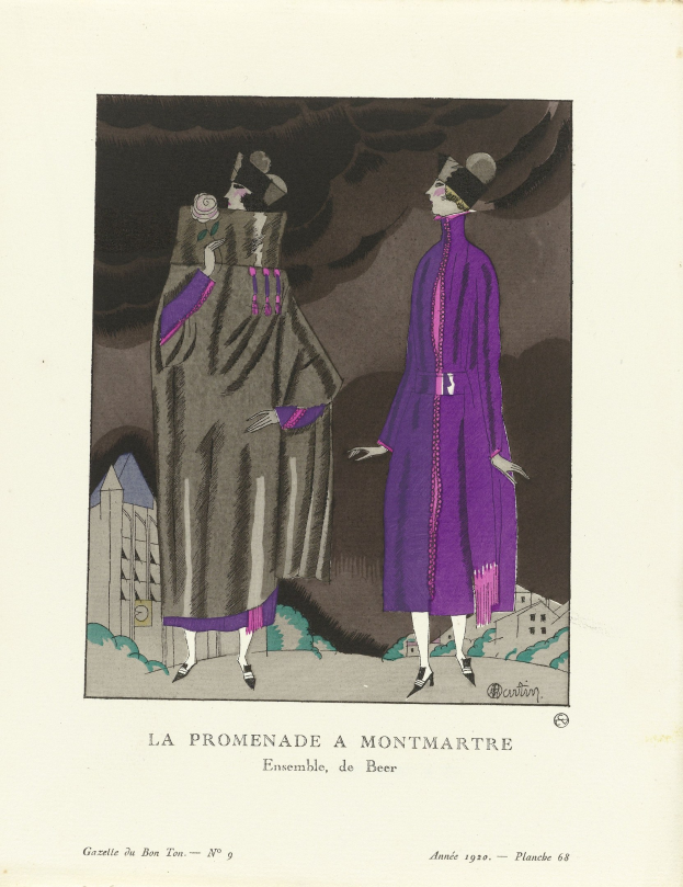 Zwei Frauen in lila Kleidern, die nebeneinander vor einer Kulisse aus Gebäuden stehen, mit dem Text 'La Promenade à Montmartre' unten.