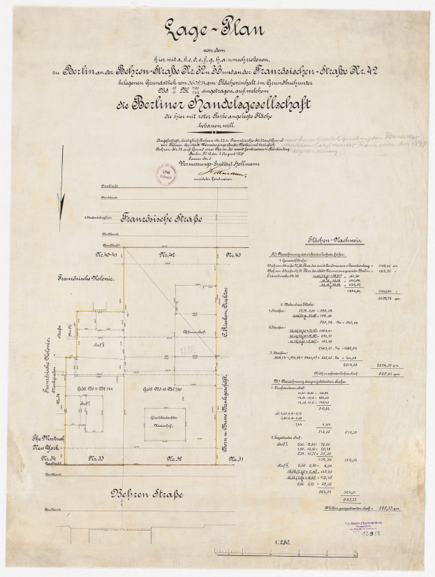 Altes Dokument mit einer Karte eines Gebäudes mit der Überschrift "Plan der Berliner Handelagellachaft", das Text und einen Stempel auf der linken Seite enthält.
