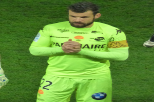 VfB verpflichtet Torwart Ismaël François Bos